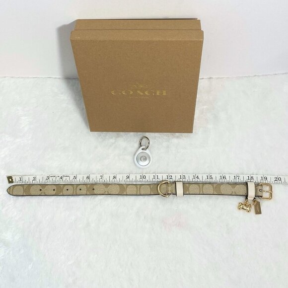 Coach Dog Collar & Apple AirTag Tracker Khaki Chalk Signature C NIB Medium - Picture 8 of 13